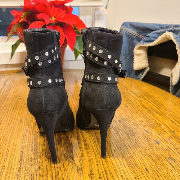 Le Chateau Booties w Crystal Detail - Picture 3 of 6